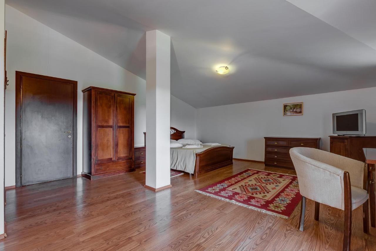 Club Insieme Grand Resort Potlogi Bagian luar foto