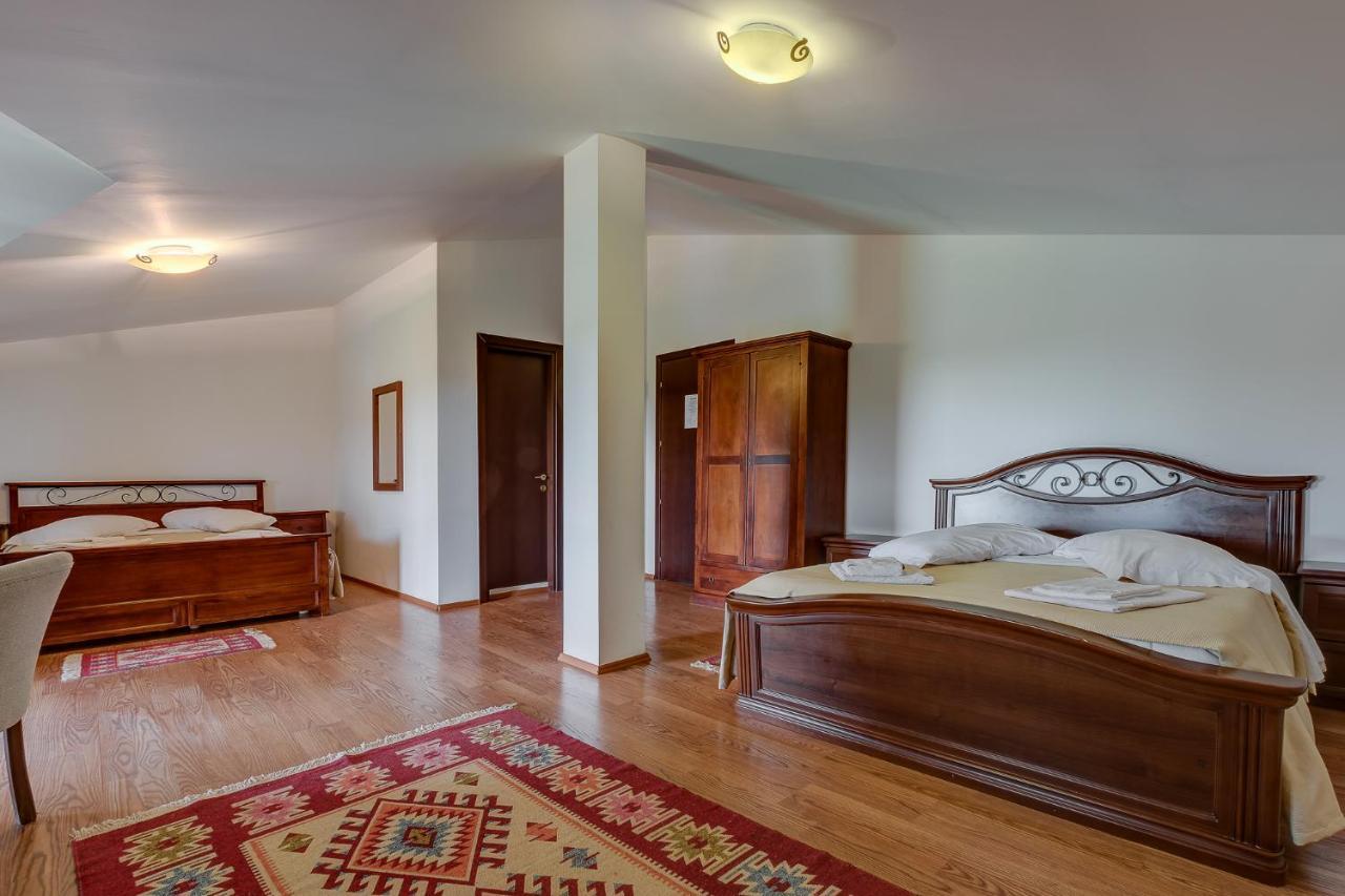 Club Insieme Grand Resort Potlogi Bagian luar foto