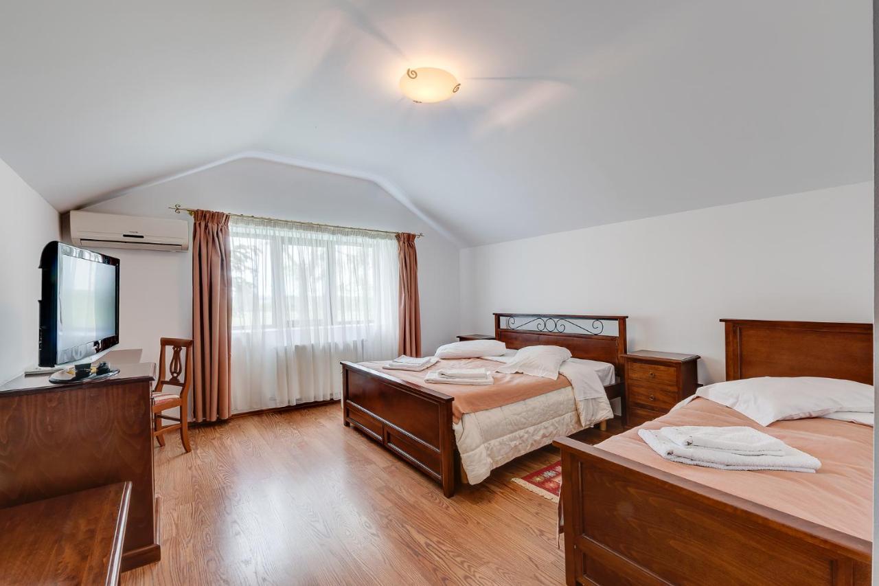 Club Insieme Grand Resort Potlogi Bagian luar foto