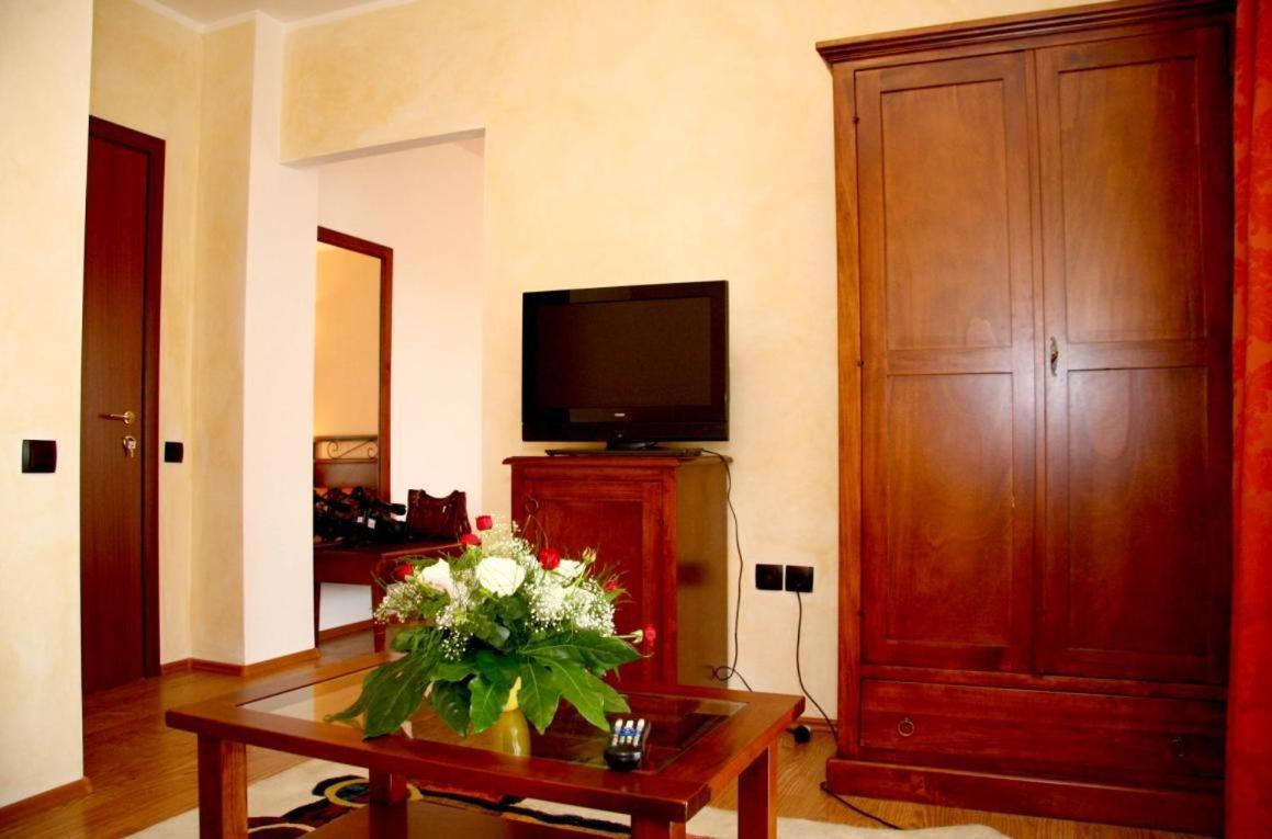 Club Insieme Grand Resort Potlogi Bagian luar foto