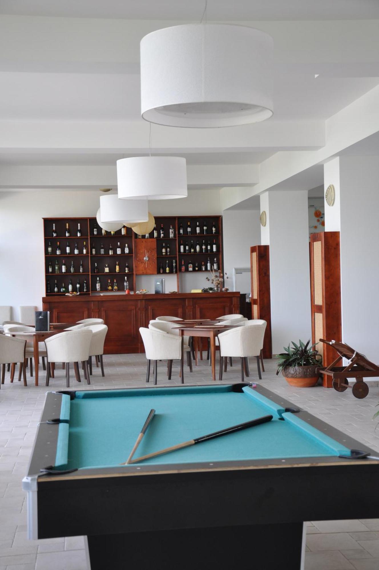 Club Insieme Grand Resort Potlogi Bagian luar foto