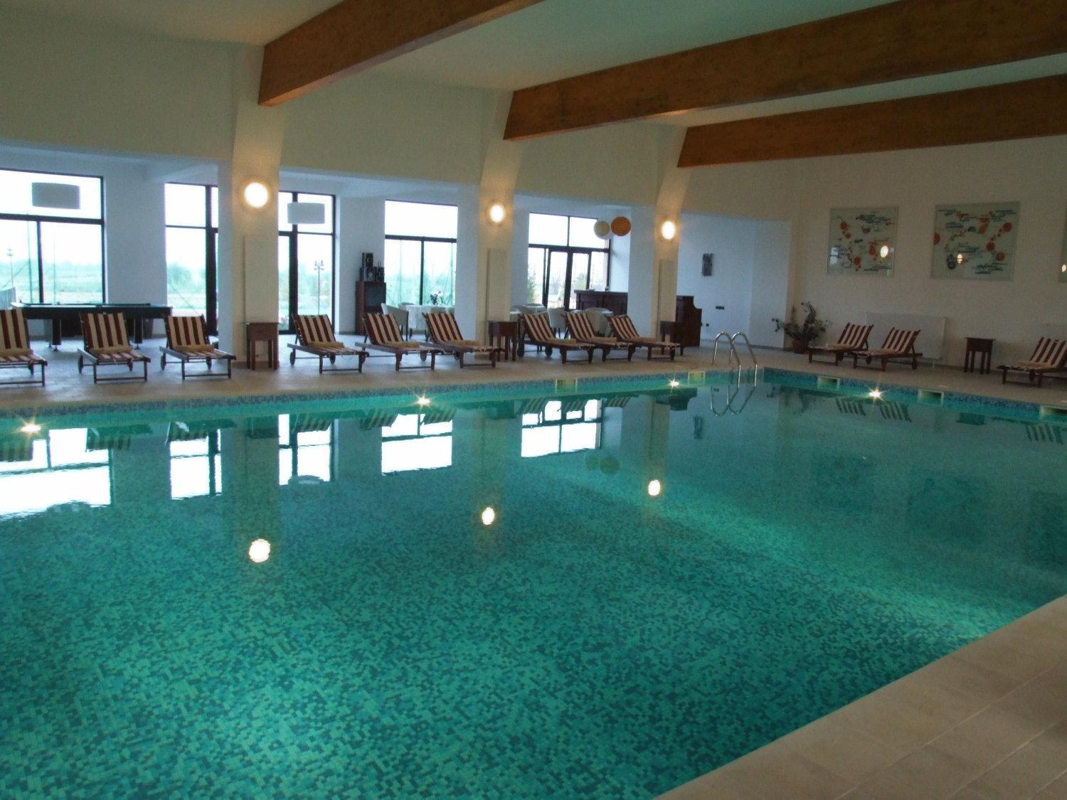 Club Insieme Grand Resort Potlogi Bagian luar foto